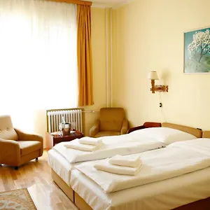 Bara Junior ** Budapest